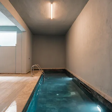 Luxury Heated Pool & Villa