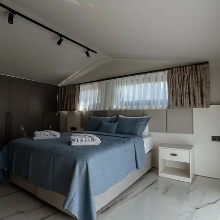 Luxury Heated Pool & Villa