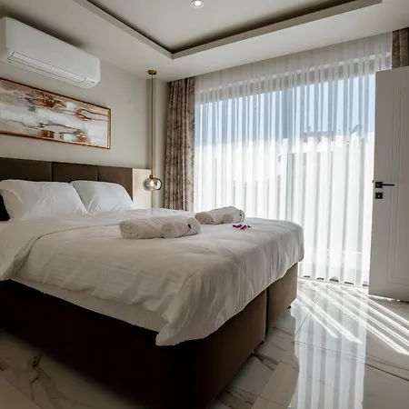 Luxury Heated Pool & Villa