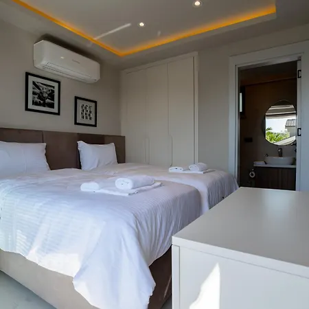 Luxury Heated Pool & Villa *