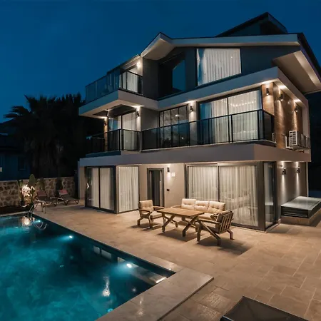 Luxury Heated Pool & Villa *