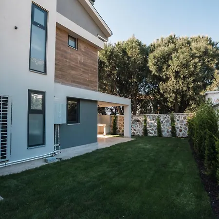 Luxury Heated Pool & Villa