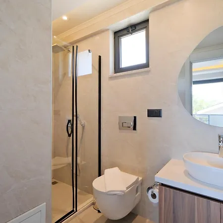 Luxury Heated Pool & Villa *